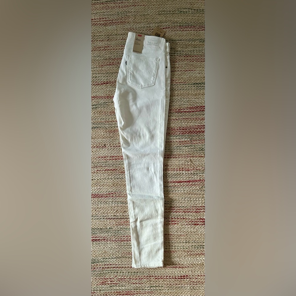 NWT Levi's Women's 711 Skinny White Jeans